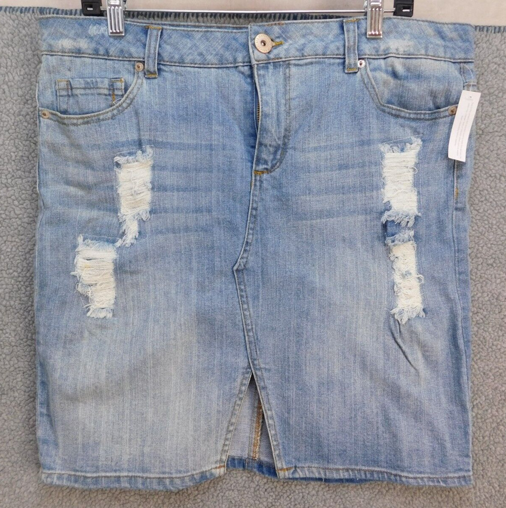NWT Decree Women's 17 Distressed Blue Classic Denim Skort